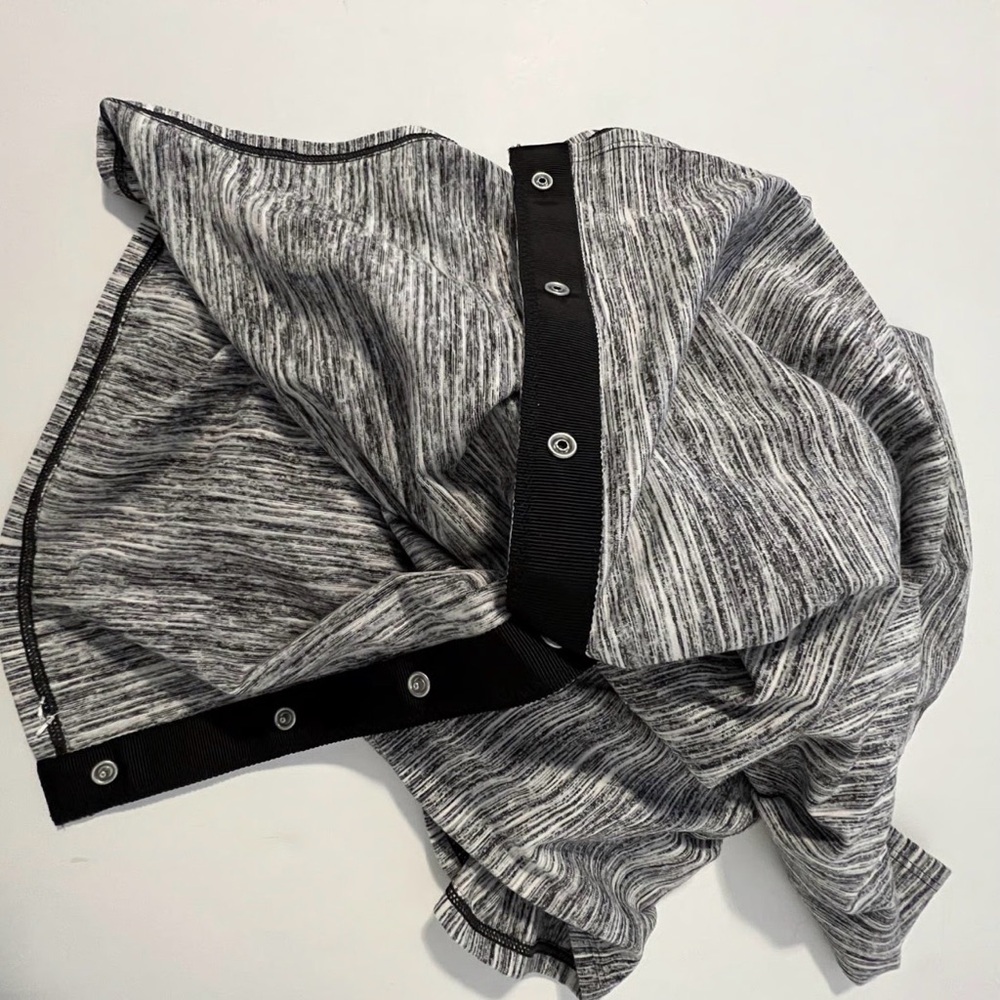 Lululemon Vinyasa Infinity Reversible Scarf Wrap Gray Black Heather Stripe